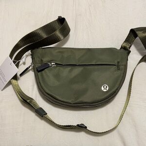 lululemon athletica Men's Olive Belt Bag